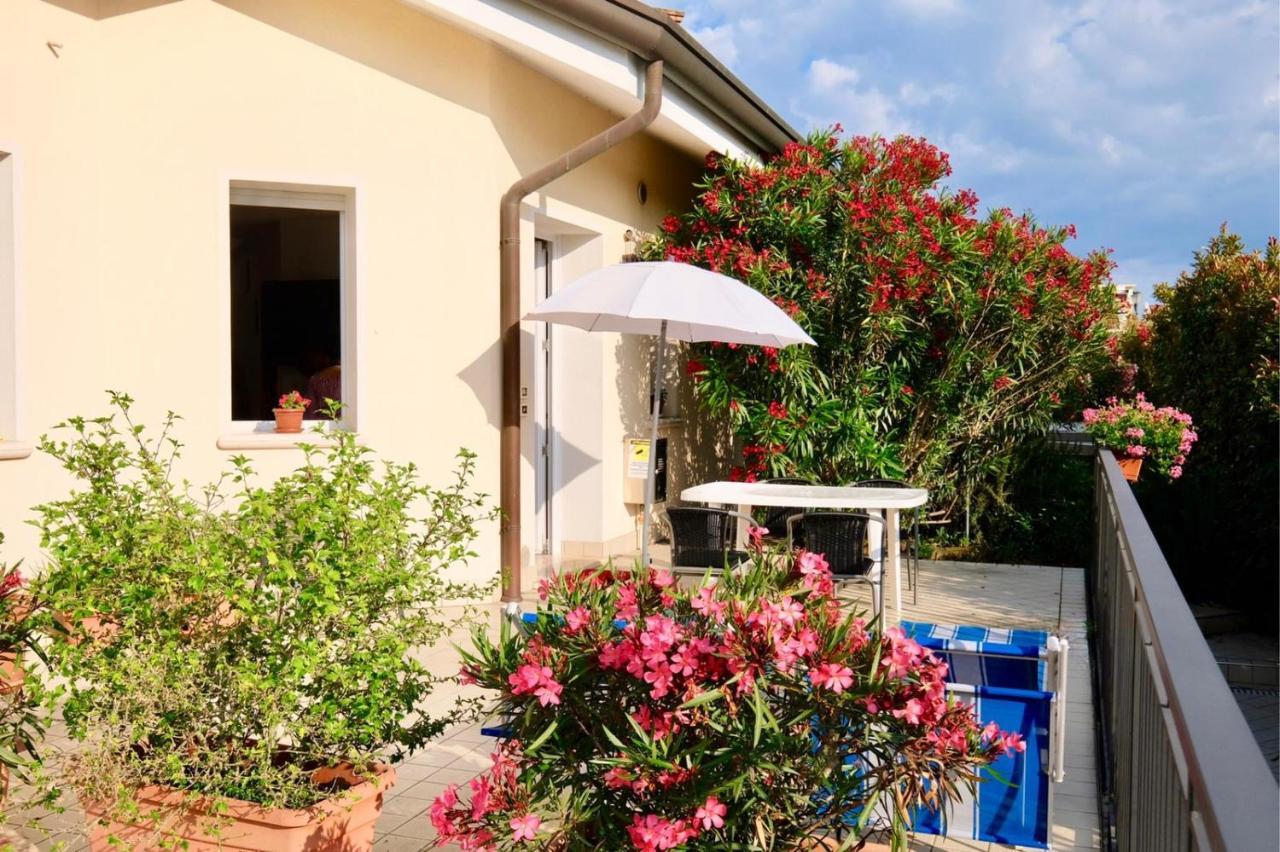 Appartamento In Villa Daniela Con Piscina Privata Carraro Immobiliare Jesolo - Family Apartments Ngoại thất bức ảnh